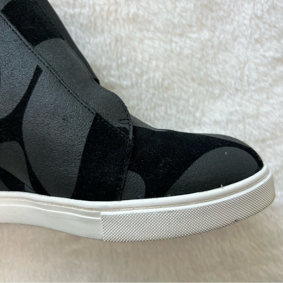 Linea Paolo Felicia Black and Gray Camo Sneakers - Picture 4 of 8